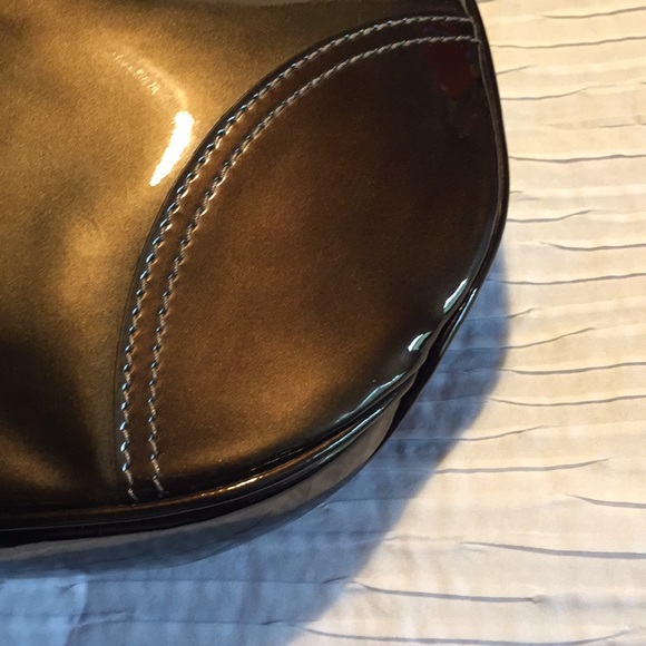 Burberry patent leather hobo - Picture 6 of 13